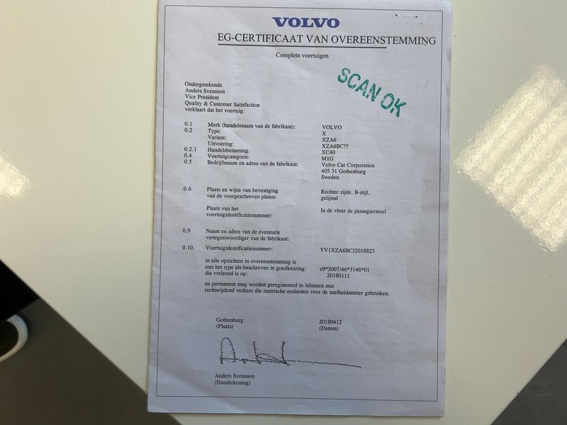 Volvo XC40 2.0 D4 R-Design AWD — zdjęcie 16