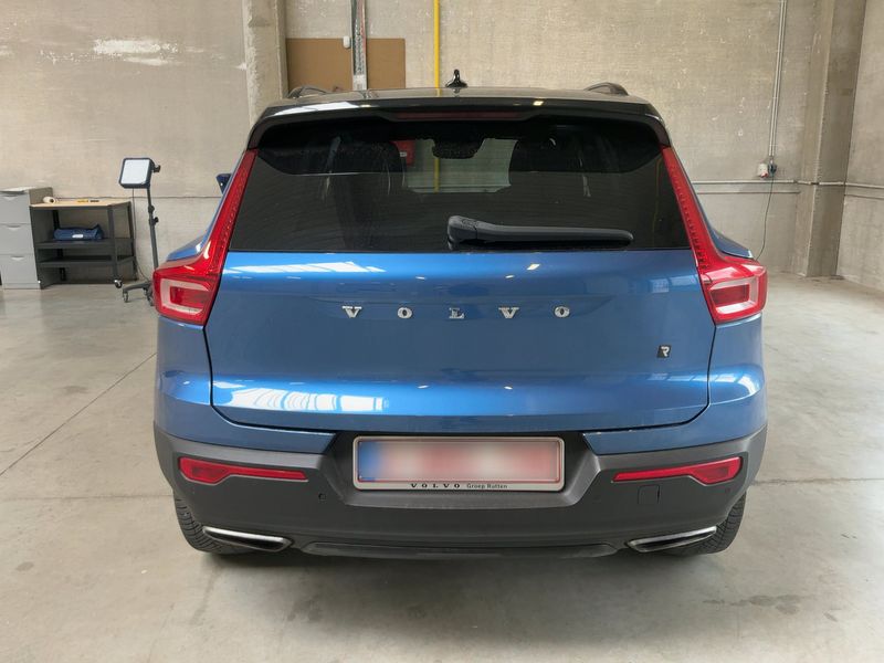 Volvo XC40 2.0 D4 R-Design AWD — zdjęcie 5