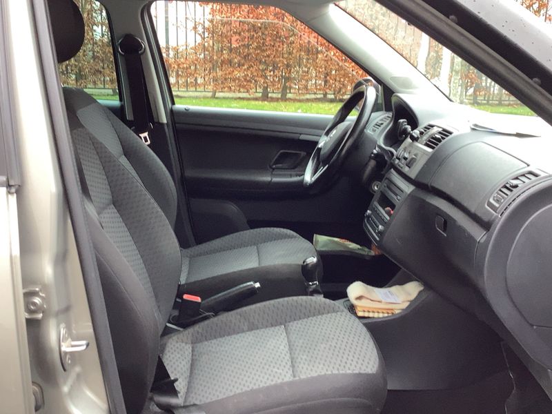 Skoda Fabia 1.2 Ambition — zdjęcie 11