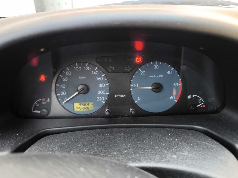 Citroen Xsara 2.0 HDi Exclusive — zdjęcie 12