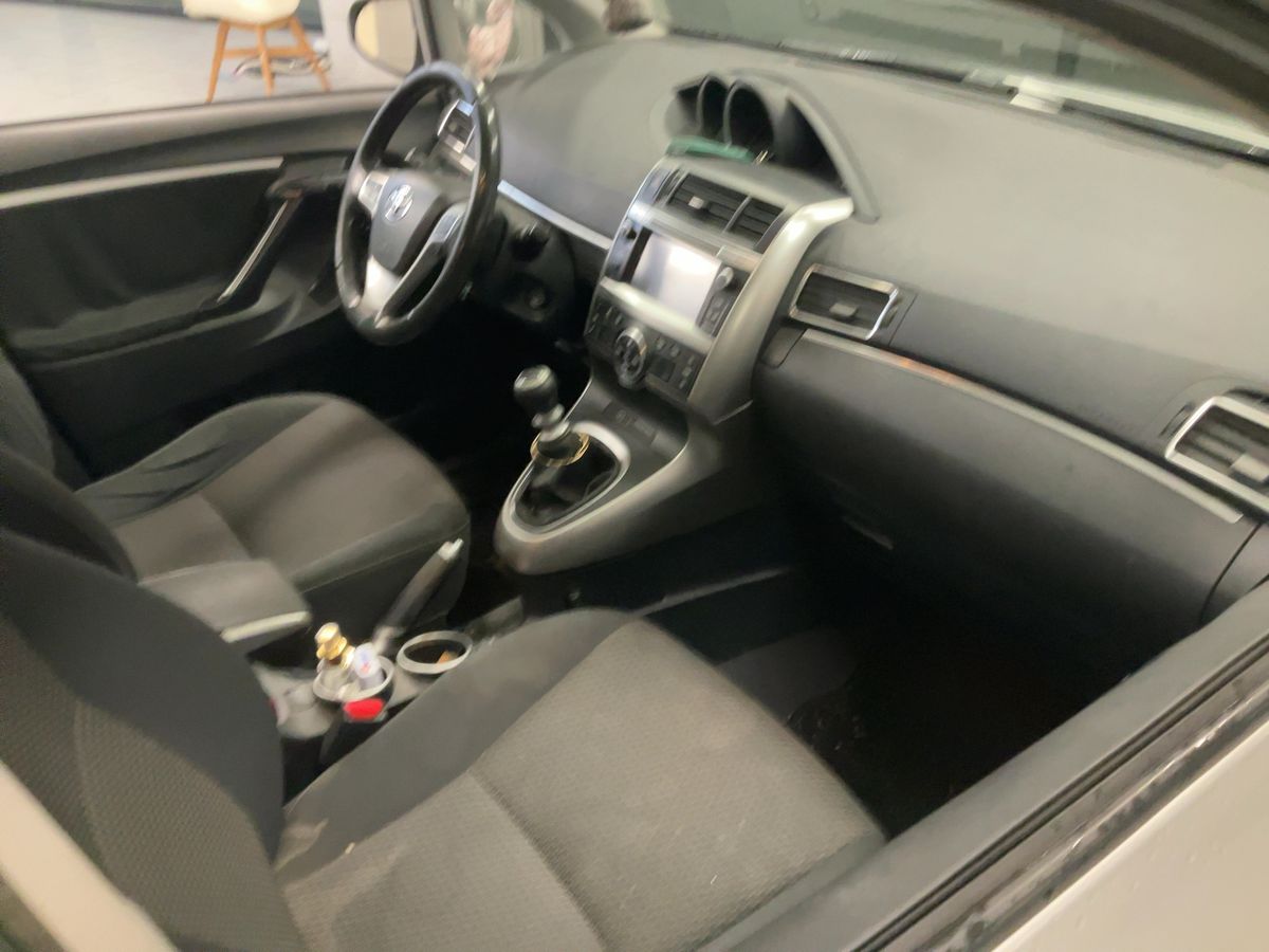 Toyota Verso 2015 — photo 17