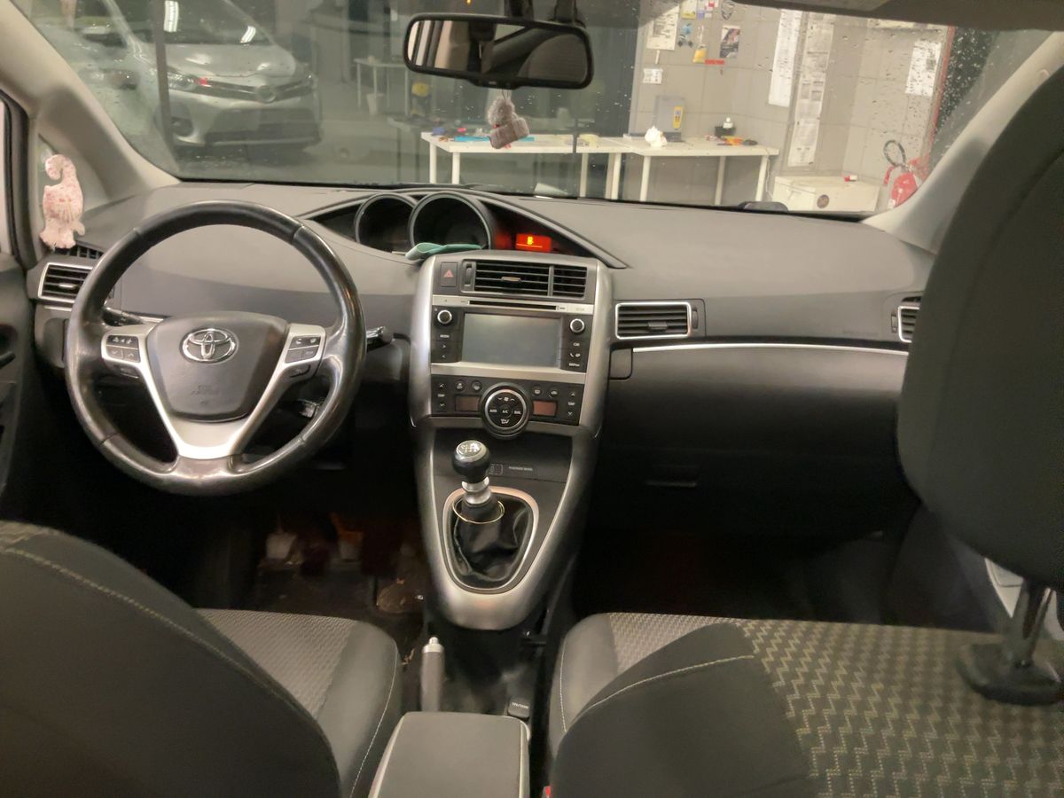 Toyota Verso 2015 — photo 18