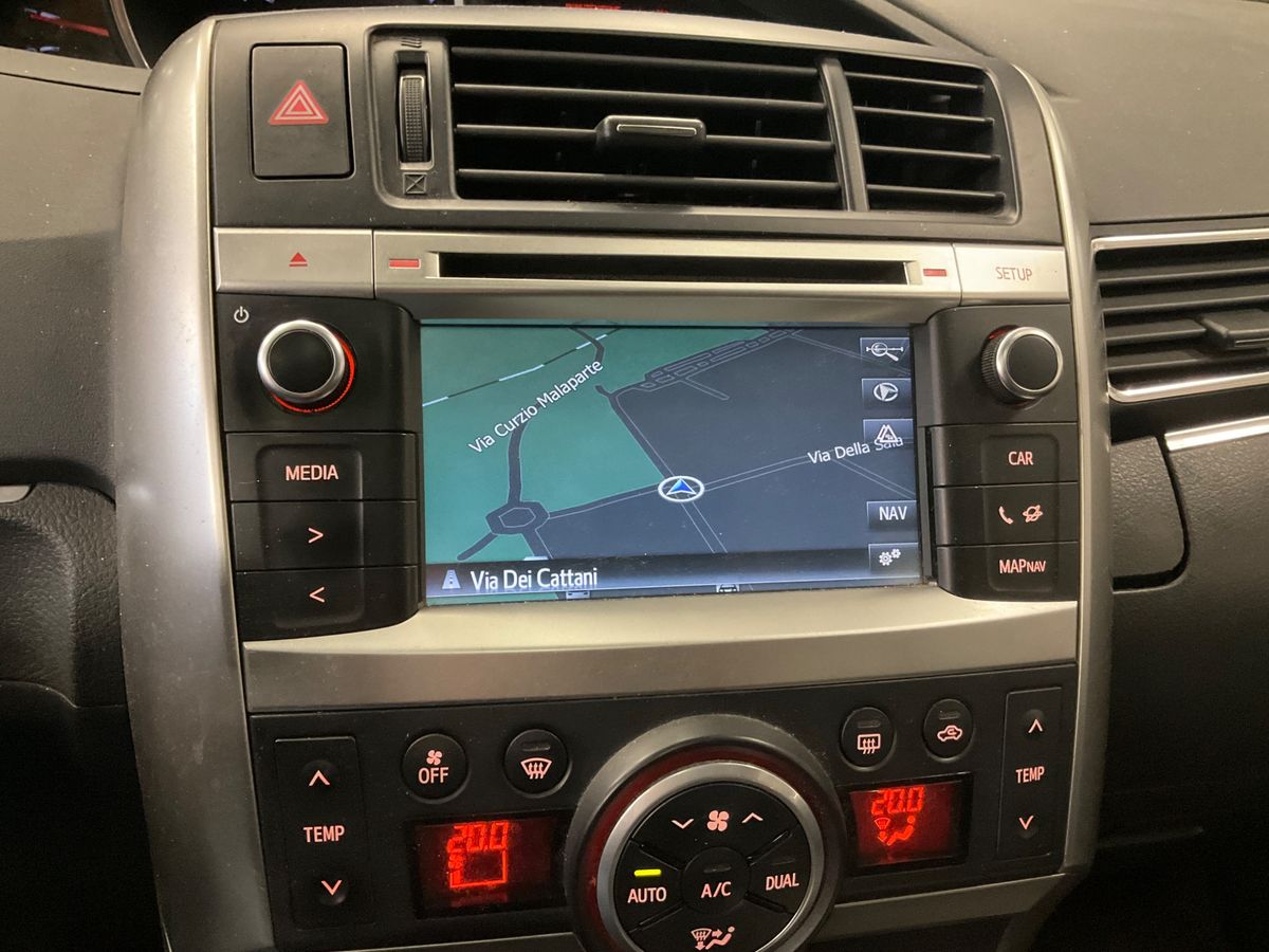 Toyota Verso 2015 — photo 47