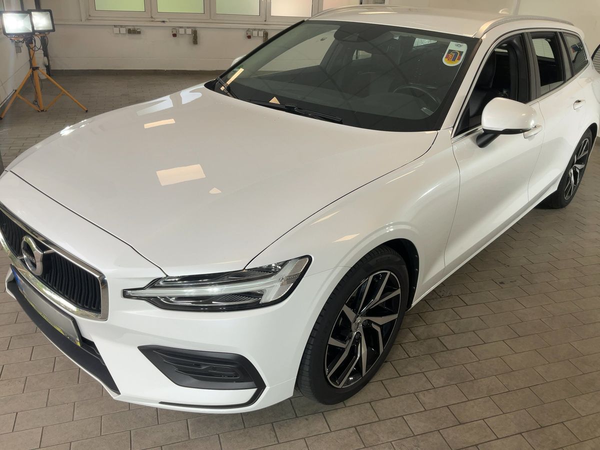 Volvo V60 2019 — photo 1