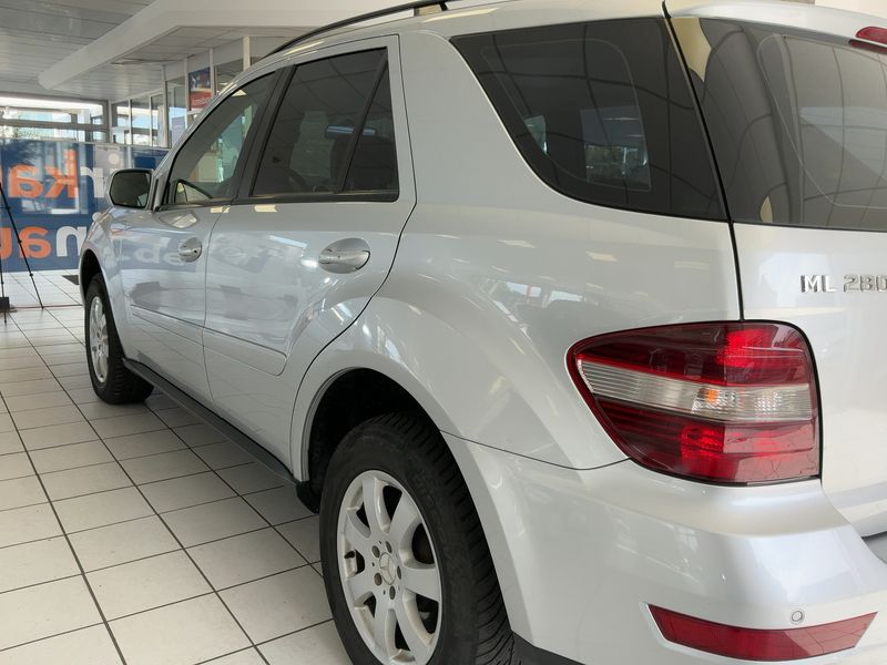 Mercedes-Benz M-Klasse ML 300 CDI BlueEfficiency — zdjęcie 3