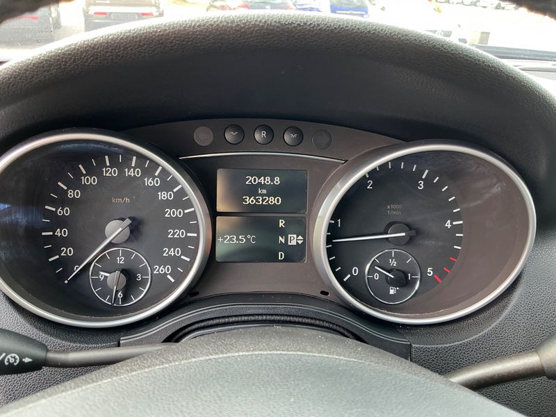 Mercedes-Benz M-Klasse ML 300 CDI BlueEfficiency — zdjęcie 13