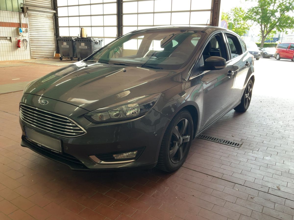 Ford Focus 2018 — photo 1