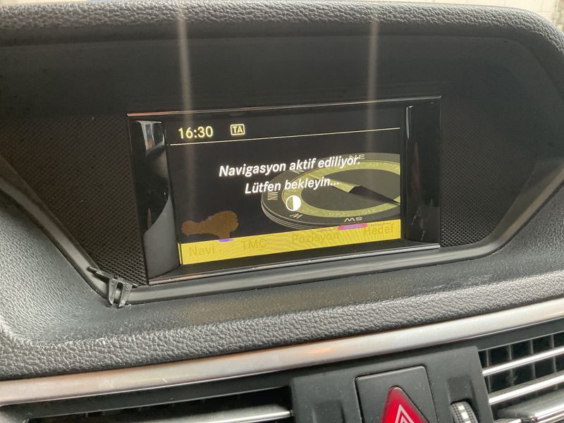 Mercedes-Benz E-Klasse E 200 CDI T BlueEfficiency Avantgarde 2011 – снимка 32