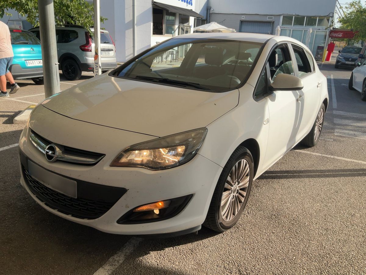 Opel Astra 2015 — photo 1