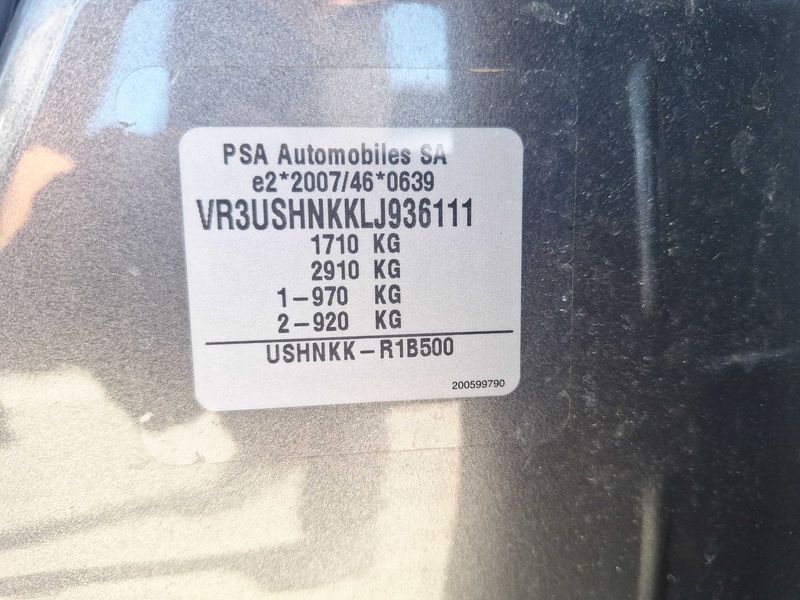 Peugeot 2008 1.2 PureTech Allure 2020 – снимка 18