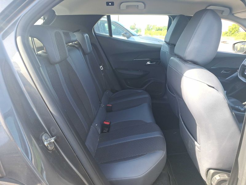 Peugeot 2008 1.2 PureTech Allure 2020 – снимка 13