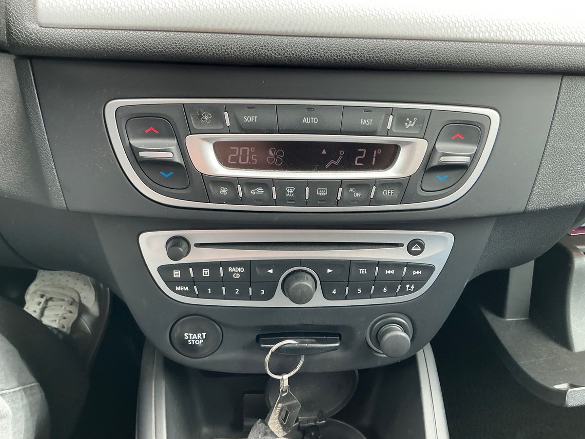 Renault Megane 2010 — photo 10