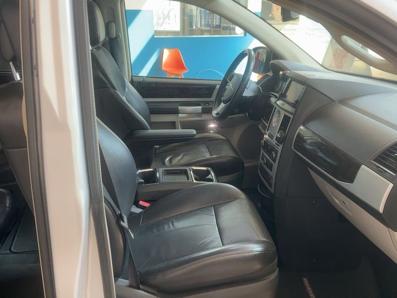Chrysler Grand Voyager 2.8 CRD Limited — zdjęcie 11