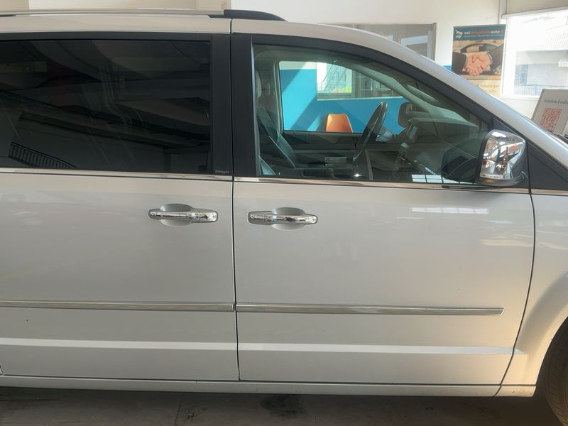 Chrysler Grand Voyager 2.8 CRD Limited — zdjęcie 7