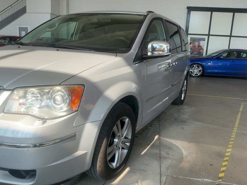Chrysler Grand Voyager 2.8 CRD Limited — zdjęcie 2