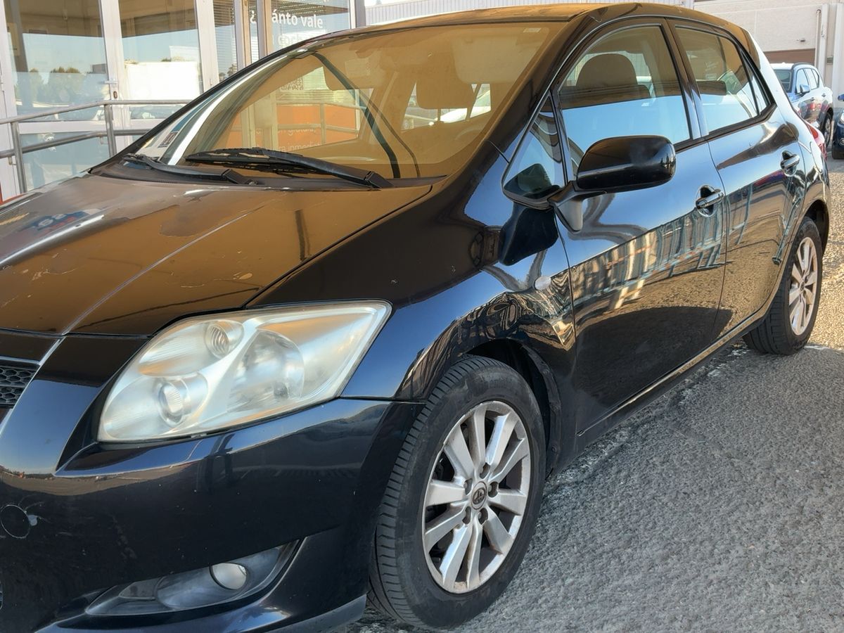 Toyota Auris 2.0 D-4D Sol