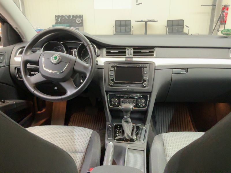 Skoda Superb 2.0 TSI Ambition — zdjęcie 12