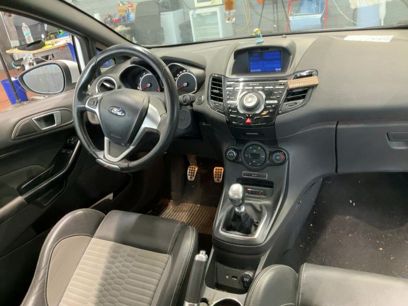 Ford Fiesta 1.6 EcoBoost ST — zdjęcie 12