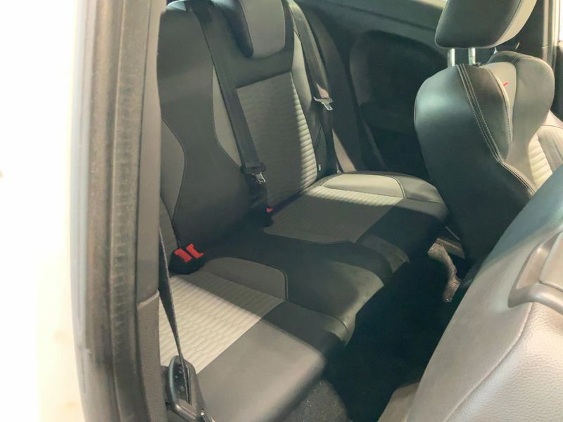Ford Fiesta 1.6 EcoBoost ST — zdjęcie 14