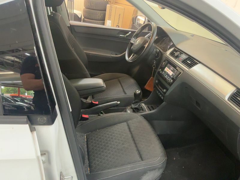 Skoda Rapid Spaceback 1.2 TSI Drive — zdjęcie 11