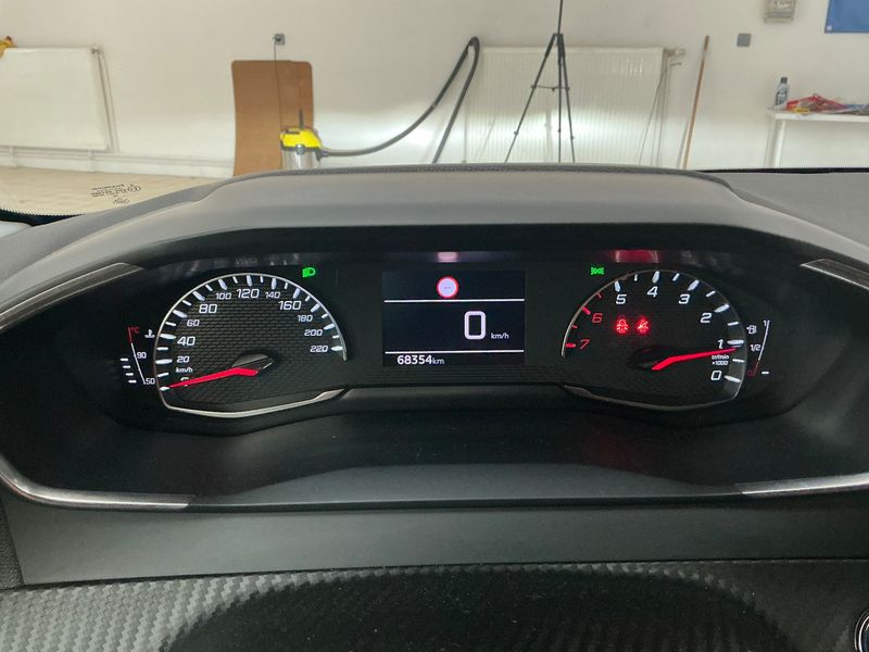 Peugeot 208 1.2 PureTech Allure 2021 – снимка 18