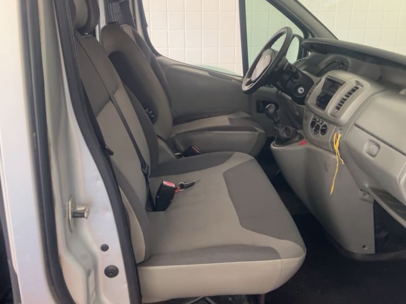 Renault Trafic 2.0 dCi Passenger Expression — zdjęcie 11
