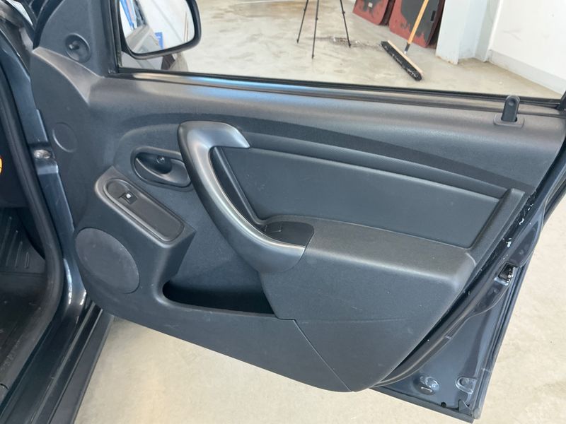 Dacia Duster 1.5 dCi Ambiance Family 4x2 2016 – снимка 23
