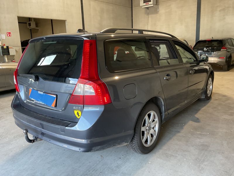 Volvo V70 2.0 D3 Momentum 2008 – снимка 2