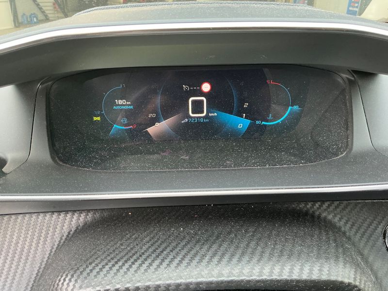 Peugeot 2008 1.2 PureTech Allure — zdjęcie 13