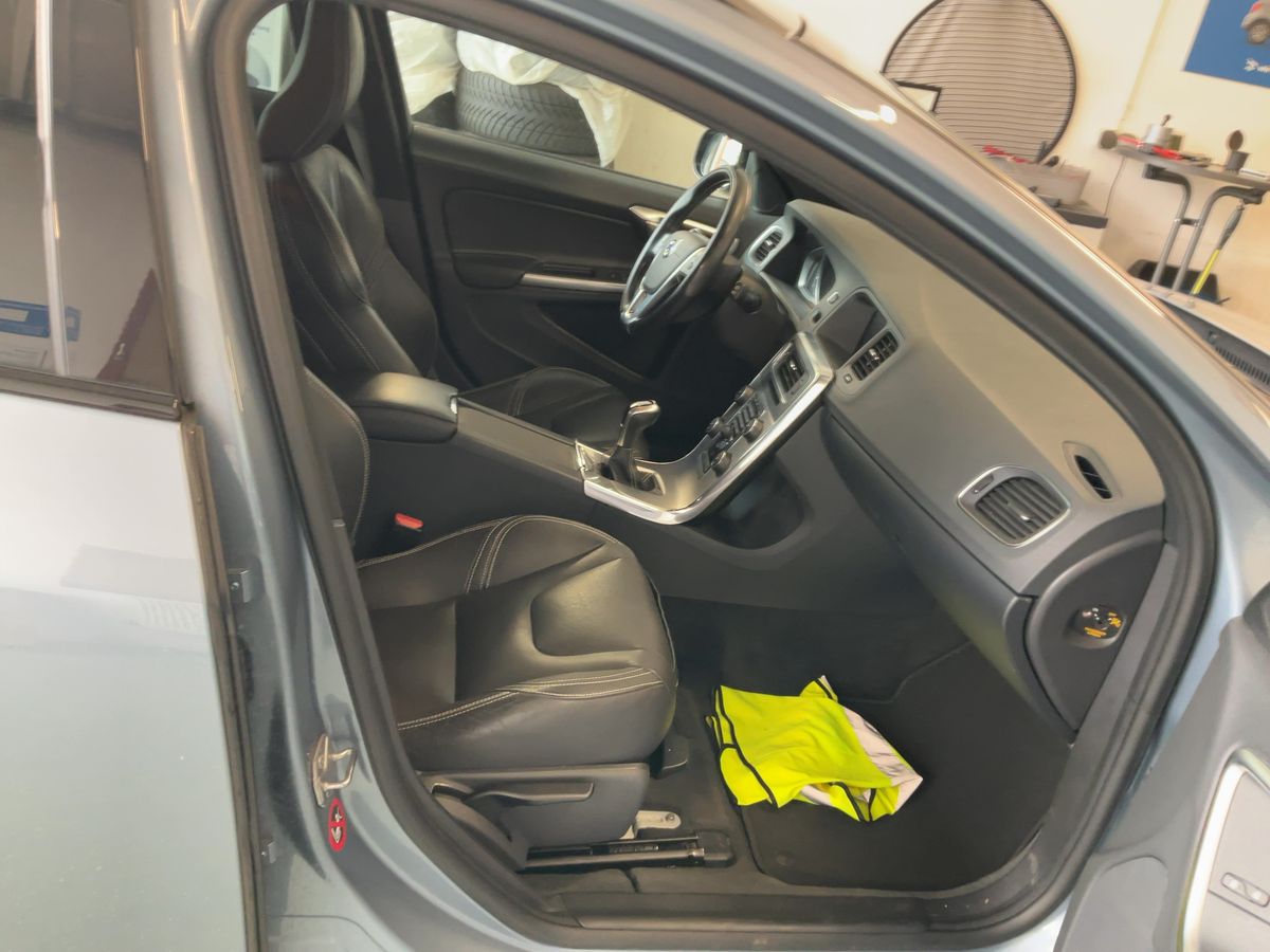 Volvo V60 2017 — photo 18