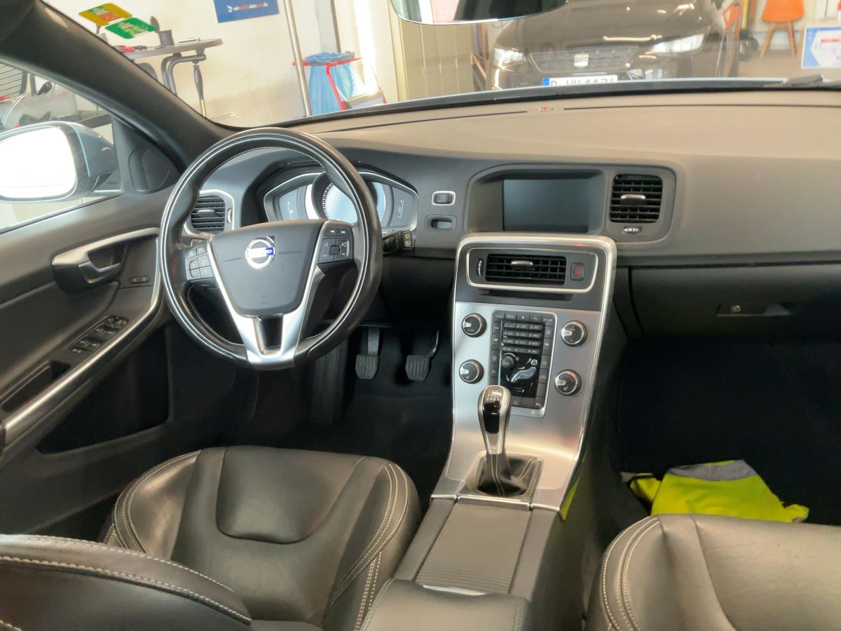Volvo V60 2017 — photo 19