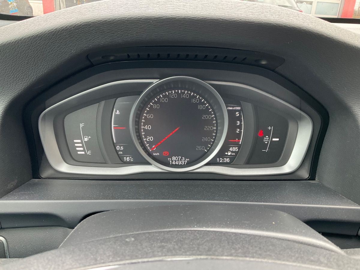 Volvo V60 2017 — photo 20