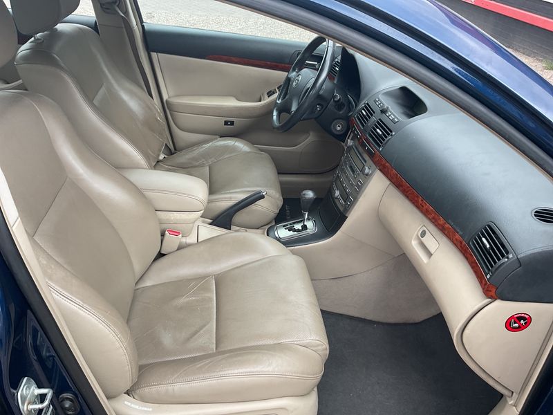 Toyota Avensis 2.0 Executive — zdjęcie 3