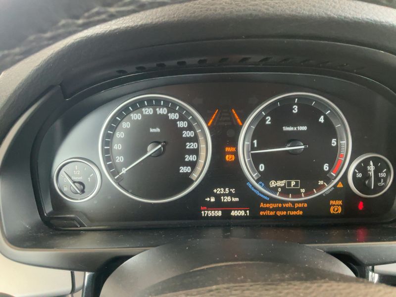 BMW X5 xDrive 40d — zdjęcie 13