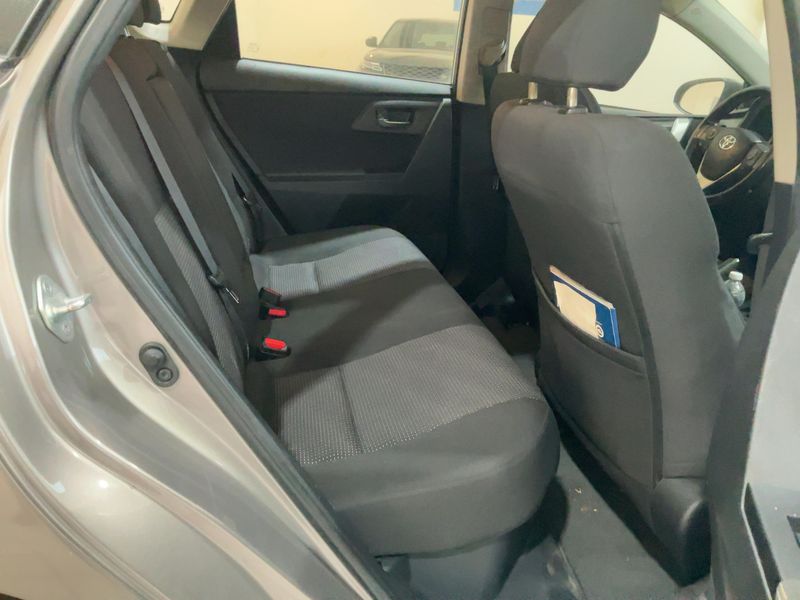 Toyota Auris 1.8 Hybrid Active+ — zdjęcie 14