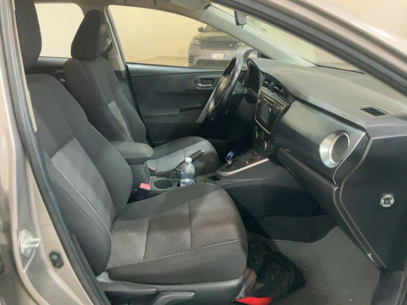 Toyota Auris 1.8 Hybrid Active+ — zdjęcie 11