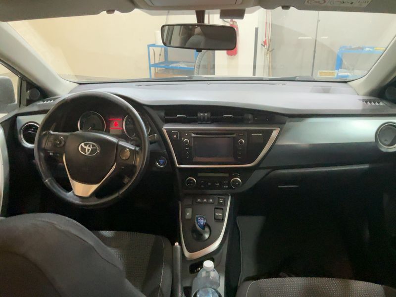 Toyota Auris 1.8 Hybrid Active+ — zdjęcie 12