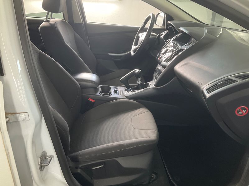 Ford Focus 1.6 EcoBoost Titanium — zdjęcie 3