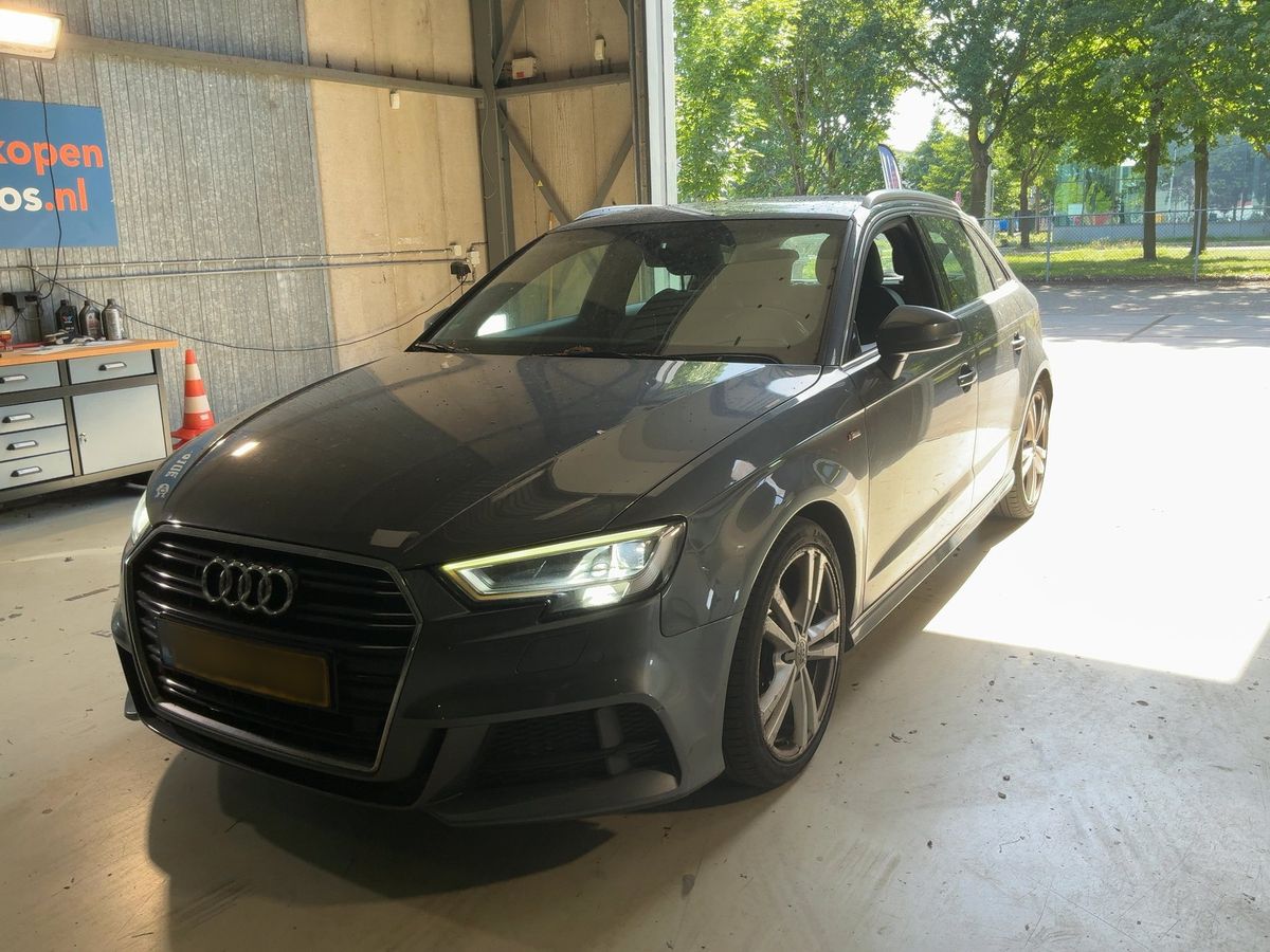 Audi A3 2018 — photo 1