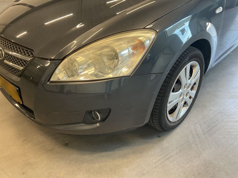 Kia cee'd 1.4 LX 2009 – снимка 28