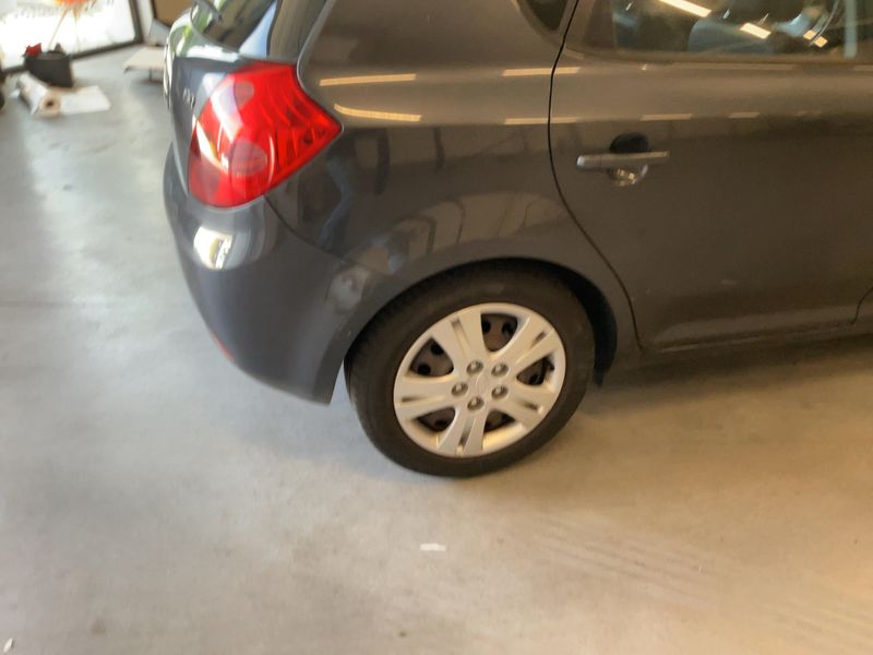 Kia cee'd 1.4 LX 2009 – снимка 9