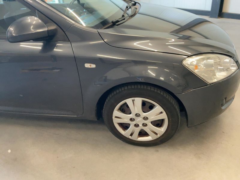 Kia cee'd 1.4 LX 2009 – снимка 11
