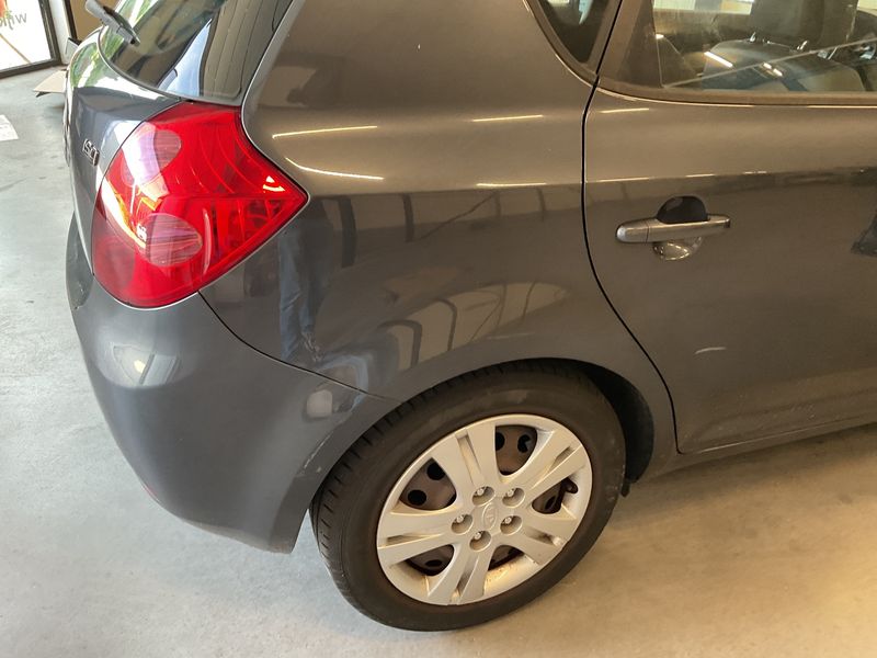 Kia cee'd 1.4 LX 2009 – снимка 25