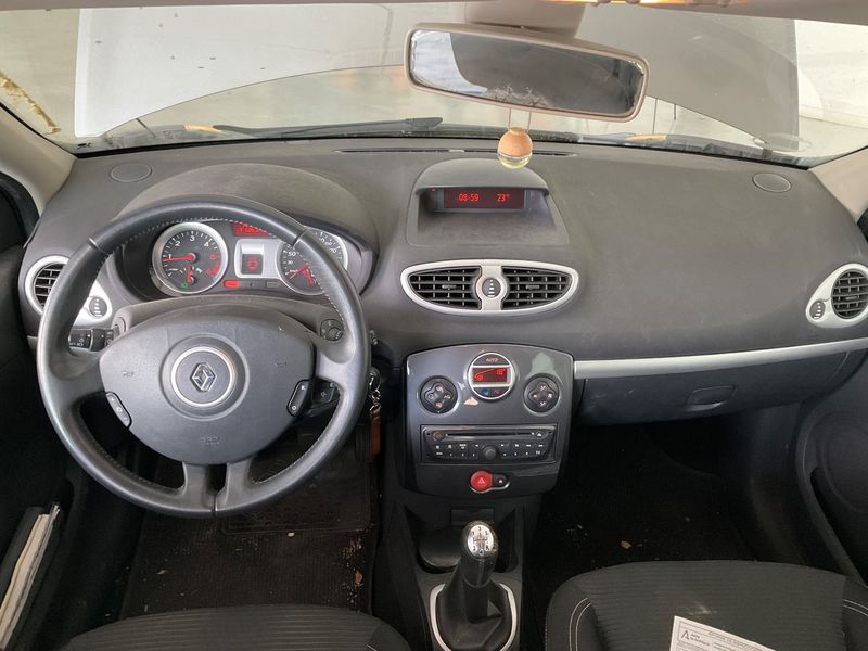 Renault Clio 1.5 dCi Dynamique — zdjęcie 12