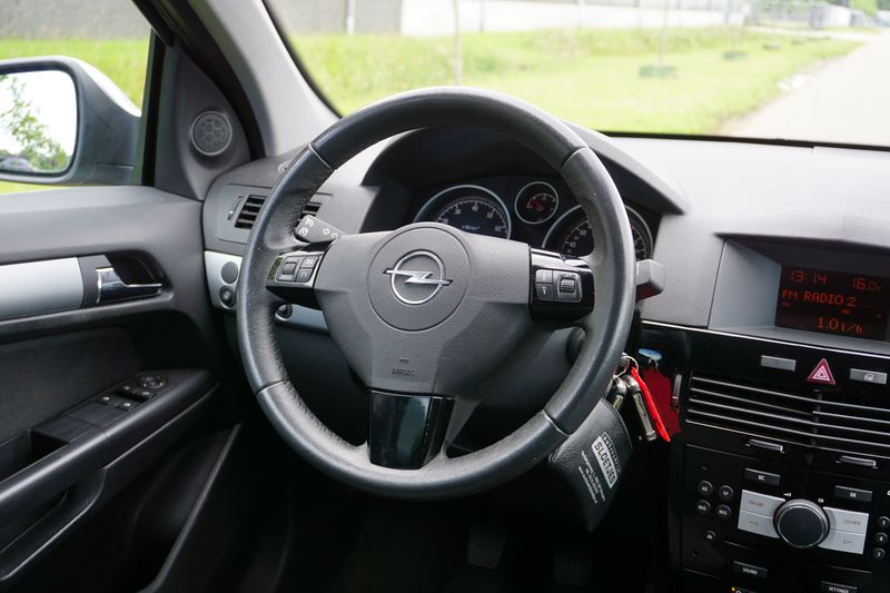 Opel Astra 1.6 Edition 111 "Jahre" — zdjęcie 15