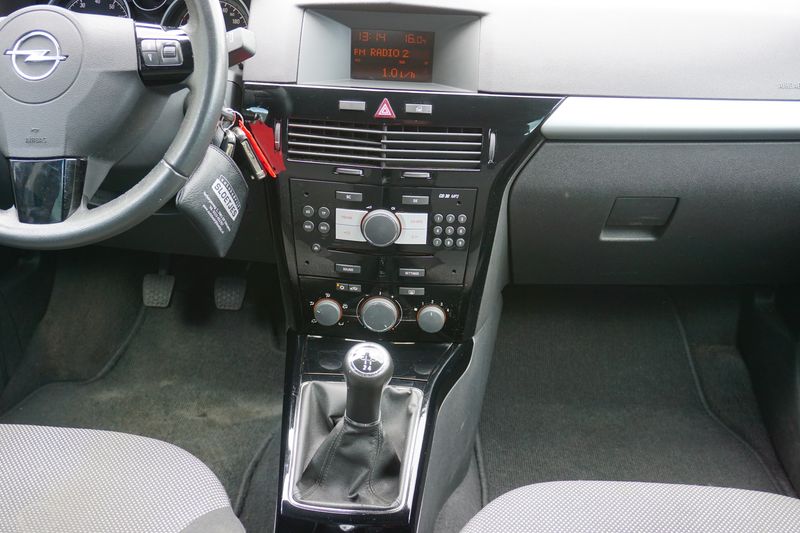 Opel Astra 1.6 Edition 111 "Jahre" — zdjęcie 14