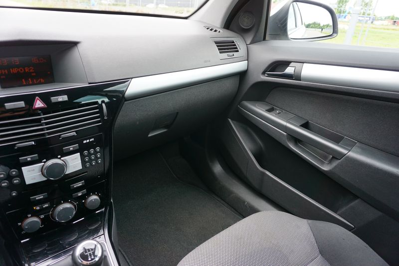 Opel Astra 1.6 Edition 111 "Jahre" — zdjęcie 17