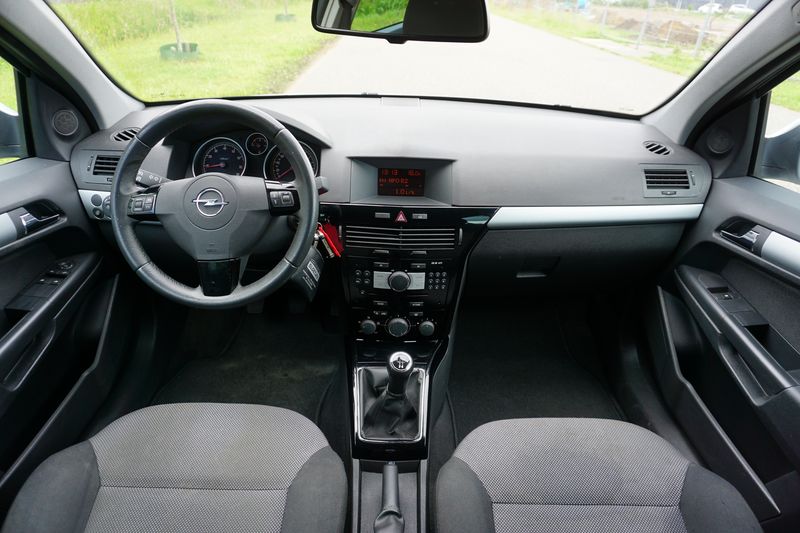 Opel Astra 1.6 Edition 111 "Jahre" — zdjęcie 11