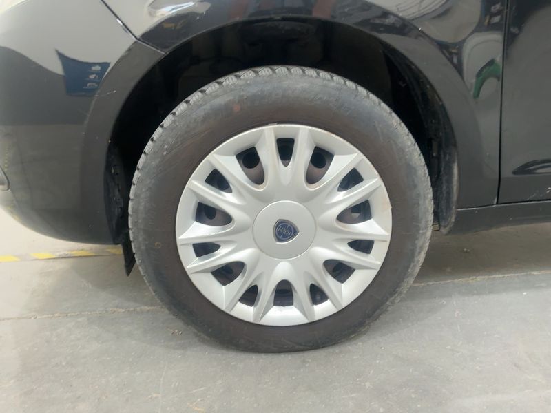 Lancia Ypsilon 0.9 TwinAir CNG Silver 2015 – снимка 3