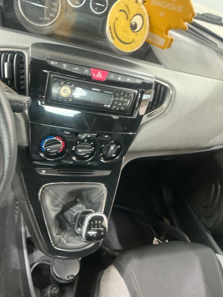 Lancia Ypsilon 0.9 TwinAir CNG Silver 2015 – снимка 24